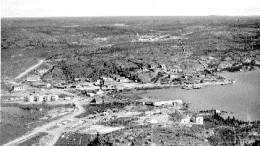 An aerial view in 1949 of the camps at the Giant gold mine, on the northern shore of Great Slave Lake, near Yellowknife, N.W.T. That year, 77,340 tons of ore were milled with an average headgrade of 0.8 oz. gold per tonne. Total production was worth $2.1 million. From 1947 to 1997 the mine produced almost 15 million oz. gold.