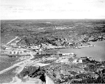 An aerial view in 1949 of the camps at the Giant gold mine, on the northern shore of Great Slave Lake, near Yellowknife, N.W.T. That year, 77,340 tons of ore were milled with an average headgrade of 0.8 oz. gold per tonne. Total production was worth $2.1 million. From 1947 to 1997 the mine produced almost 15 million oz. gold.