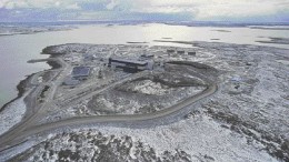 An aerial view of the Diavik mining complex on Lac de Gras, about 300 km north of Yellowknife, N.W.T.