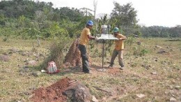 Vaaldiam Resources' personnel carrying out auger drilling at the Clara pipe in Pimenta Buena's southern block