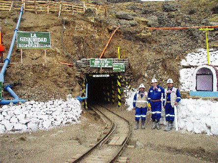 Fortuna Operations Manager Jorge Ganoza Aicardi (centre) stands in front of the Animas vein portal with Caylloma staff. The vein has been explored by underground methods on two levels along a strike length of 1,800 metres.