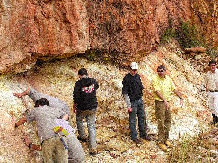 Yamana Gold Exploration director Evandro Cintra (second from right) makes a point about structural control at the Sao Vicente open pit in Mato Grosso.