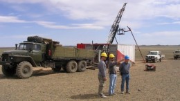 (from left) QGX's Jim Cambon - corporate development, VP of project exploration Michael Sharry and chief geologist Patrick Redmond in front of a Major Drilling Longyear 44 rig at the Baruun Naran coal project in southern Mongolia.