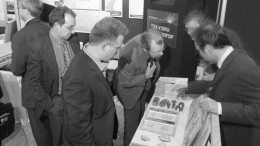 Delegates examine core in the Core Shack during the 2005 PDAC convention.