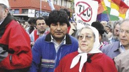 DELEGACIN DEL MOVIMIENTO BOLIVIANO DE LUCHA CONTRA EL TLC Y EL ALCABolivian president Evo Morales (centre, blue coat) fronts a march in La Paz against two free-trade agreements sought by the U.S. government.