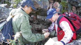 FORUM URANIUMChief geologist Boen Tan (left) and Forum president and CEO Rick Mazur examine samples at the Key Lake Road uranium project.