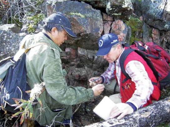 FORUM URANIUMChief geologist Boen Tan (left) and Forum president and CEO Rick Mazur examine samples at the Key Lake Road uranium project.