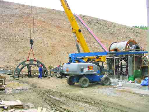 BY GWEN PRESTONConstruction of the new ball mill at Minto, part of the accelerated second phase of expansion.