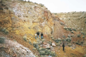 Bojan Zabev looks on as Tim Carew, Sam Nunnemaker & Robert Carrington examine high-grade gallium mineralization in Gold Canyon Resources' "G" pit at the Cordero gallium project.