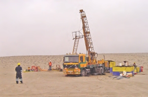 A drill rig tests Cardero Resource's Pampa de Pongo iron ore deposit, in the coastal region of southern Peru's Marcona district. A new scoping study of block-caving the deposit's 750-million-tonne Central zone generates an internal rate of return of 18% and a net present value of US$3.3 billion.