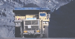 Hauling coal at Teck's Greenhills project, in southeastern B. C. The diversified miner will likely have a difficult time paying down the US$9.8 billion in debt its acquisition of Fording Canadian Coal Trust left it with, especially if metals prices remain weak.