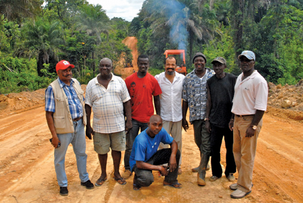 Taia Actor and Taia CEO Jeffrey Wright (standing, fourth from left) visiting the 29-km, donor-funded Taia Peace Foundation road-rehabilitation project in Sierra Leone.