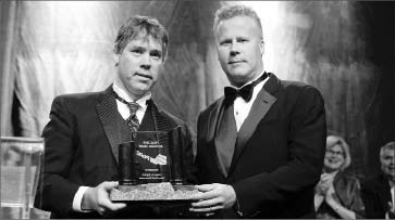 Shawn Ryan (left) receives the Bill Dennis award for prospecting success from PDAC president Scott Jobin-Bevans. Photo by Prospectors and Developers Association of Canada