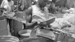 Current-day artisanal miners at Riverstone Resources' Karma gold project in Burkina Faso. Photo by The Northern Miner