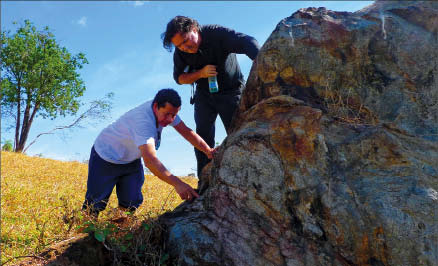 Former Amarillo Gold CEO Buddy Doyle (right) prospecting with general manager Luis Carlos da Silva at the Mara Rosa gold project which hosts the Posse deposit in Goias State, Brazil. Photo by Amarillo Gold