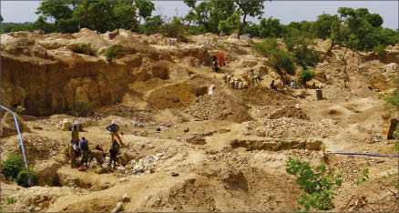 Artisanal miners in the Vindaloo zone at Avion Gold's Hounde gold project in Burkina Faso. Photo by Avion Gold