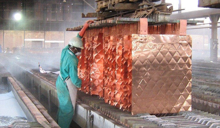 A worker at the Luilu metallurgical plant. Source: Katanga Mining