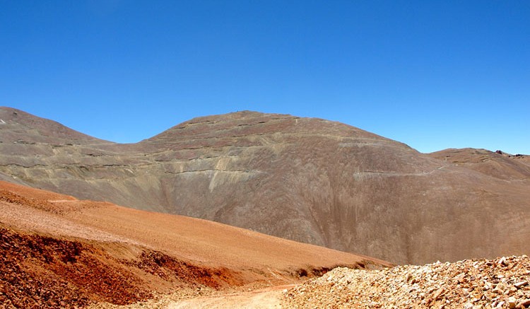 The Cerro Maricunga oxide gold deposit (Lynx on the left, Phoenix in the centre, and the Crux to the far right). Source: Atacama Pacific Gold