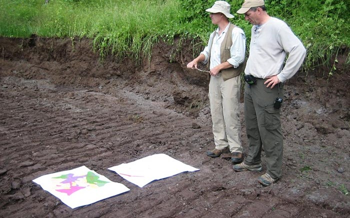 Soltoro staff discuss future plans (2009). Photo by John Cumming.