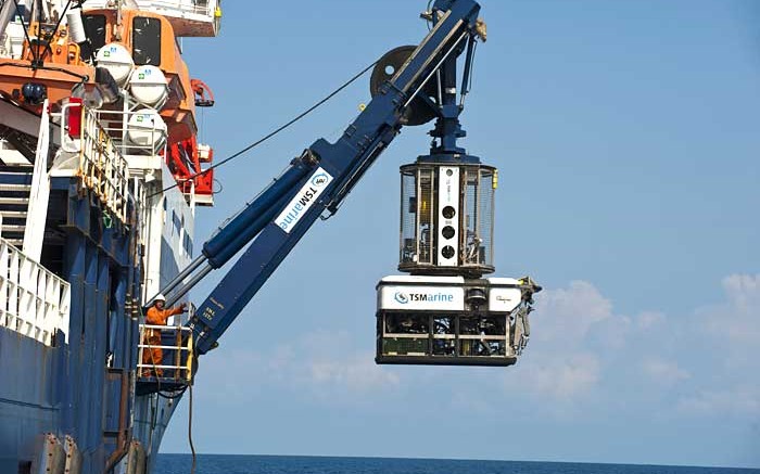 A Nautilus owned ship suspends underwater drilling equipment in the air. Source: Nautilus Minerals