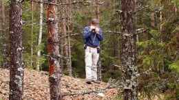 Eurasian Minerals' general manager of exploration inspects a rock at the Gumsberg copper-gold project in Sweden, the world's best mining jurisdiction in terms of mineral policy, according to the Fraser Institute. Photo by Gwen Preston.