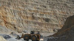 Machinery in the pit at Capstone Mining's Pinto Valley copper-moly mine, 125 km east of Phoenix, Arizona. Credit: Capstone Mining