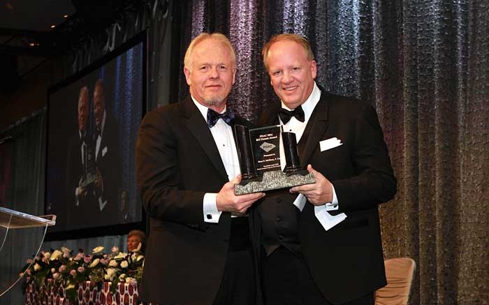 Rod Thomas, PDAC first vice-president (left), presents the Bill Dennis Award to Ross McElroy, president and COO of Fission Uranium. Credit: Envisiondigitalphoto.com