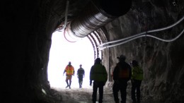 A mine tour leaves Atna Resources' Pinson gold mine in Nevada. Credit:  Atna Resources