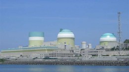 The Ikata nuclear power plant. Photo by Newsliner (Wikimedia Commons).