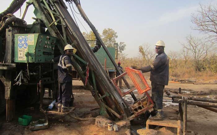 A drilling crew at Papillon Resources' Fekola gold project in Mali. Credit: Papillon Resources