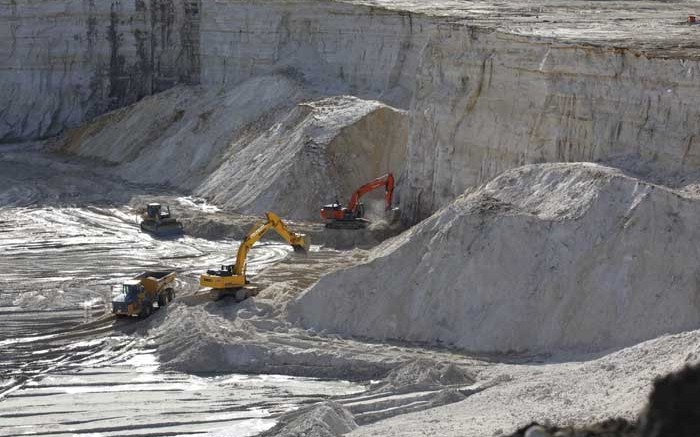 Machines at U.S. Silica's frac sand mine in Ottawa, Illinois. Credit: U.S. Silica