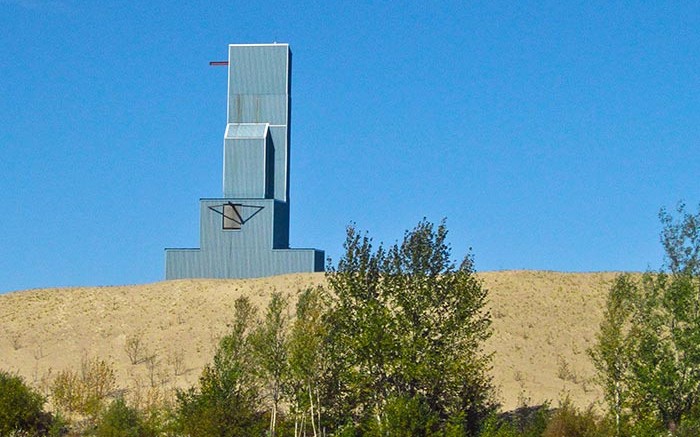 The historic MacLellan headframe at Carlisle Goldfields' Lynn Lake gold project in Manitoba.  Credit: Carlisle Goldfields