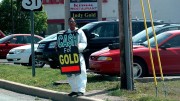 A gold buyer in Greenwood, Indiana.  Photo by Steve Baker.