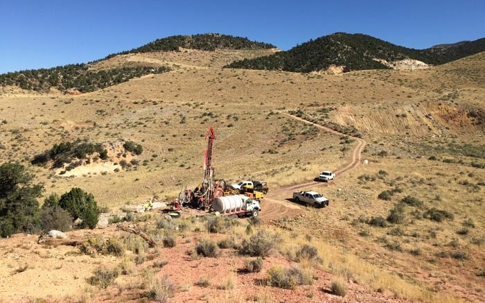 Drillers at work during Pilot Gold's 2015 drilling campaign in the historic Hamburg Pit area at the Goldstrike gold project, 56 km northwest of St. George, Utah. Credit: Pilot Gold