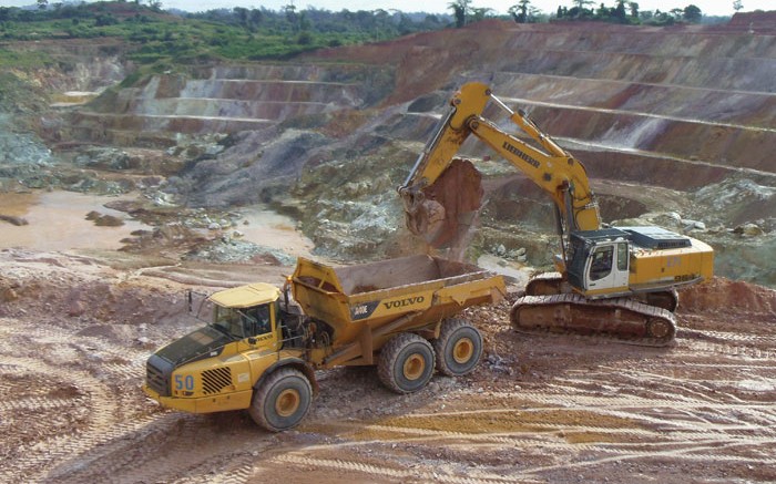Loading a truck at Endeavour Mining's 55%-owned Ity gold mine in southern Cte d'Ivoire, 480 km northwest of Abidjan. Credit: Endeavour Mining