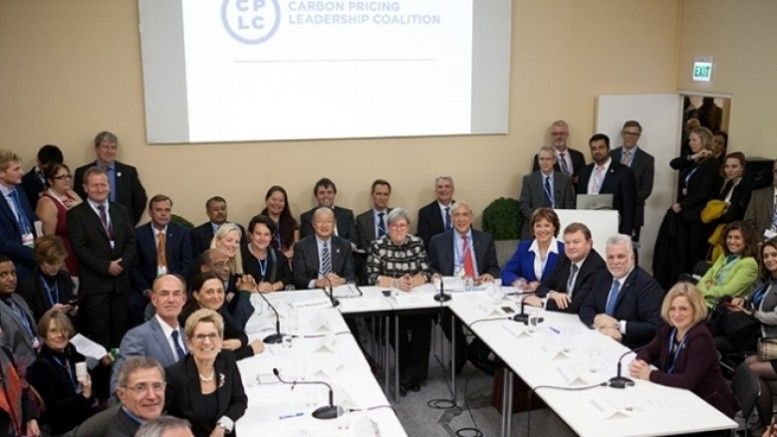 At the launch of the Carbon Pricing Leadership Coalition on Nov. 30, 2015, at the COP21 conference in Paris, with the support of 21 governments and 90 businesses and civil society partners. Credit: World Bank.