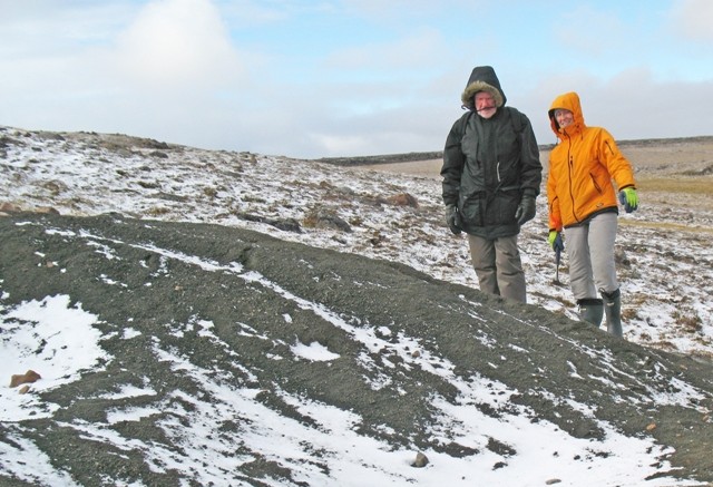 Grenville Thomas and North Arrow geologist Barbara Kupsch at the Q1-4 kimberlite at the Qilalugaq project in Nunavut.