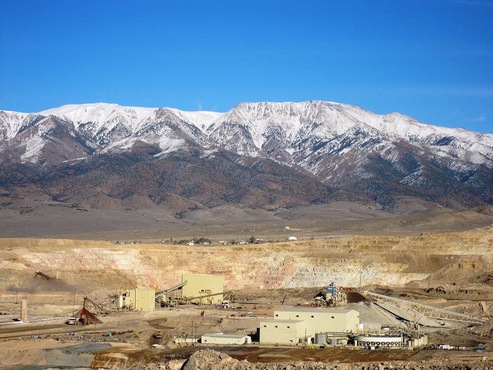 Looking over the Round Mountain gold operation in Nye County, Nevada. Credit: Kinross Gold.