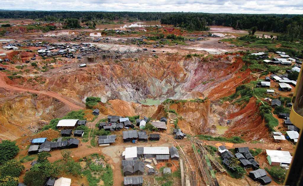 An artisanal miner excavation site at Gold Reserve’s 45%-owned Siembra Minera gold-copper project in Venezuela. Credit: Gold Reserve.
